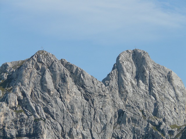 Image by Hans Braxmeier from Pixabay