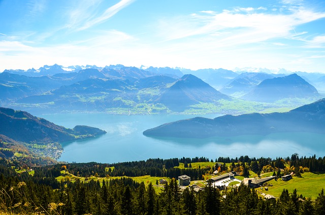 Image by Sarah Lötscher from Pixabay