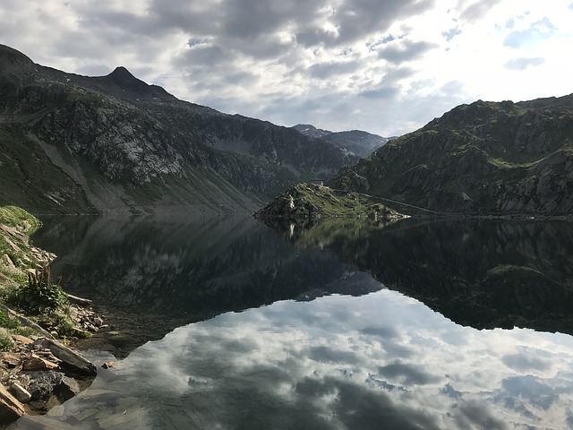 Image by Claudio Ermanni from Pixabay