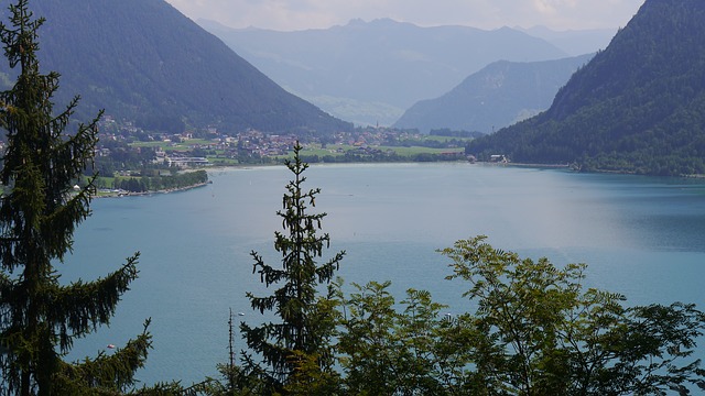 Image by John_Joanna_Godskalender from Pixabay