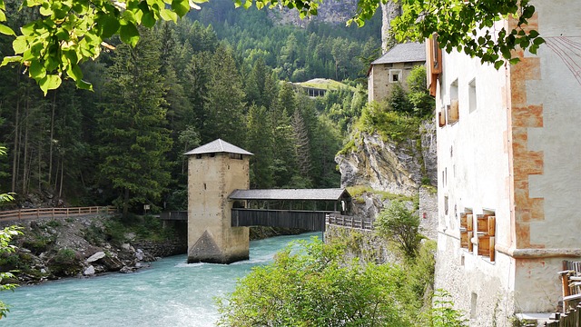 Image by John_Joanna_Godskalender from Pixabay