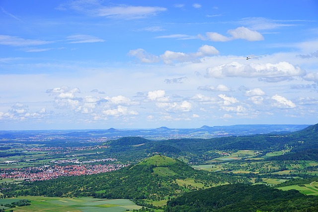 Image by Hans Braxmeier from Pixabay