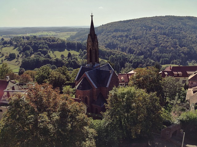 Image by teetasse from Pixabay
