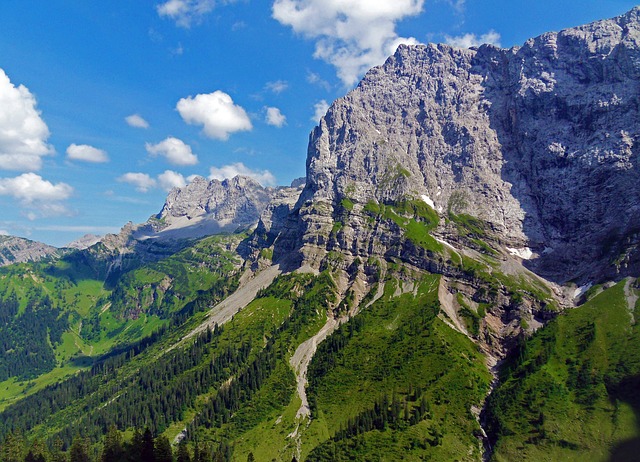 Image by pascal OHLMANN from Pixabay