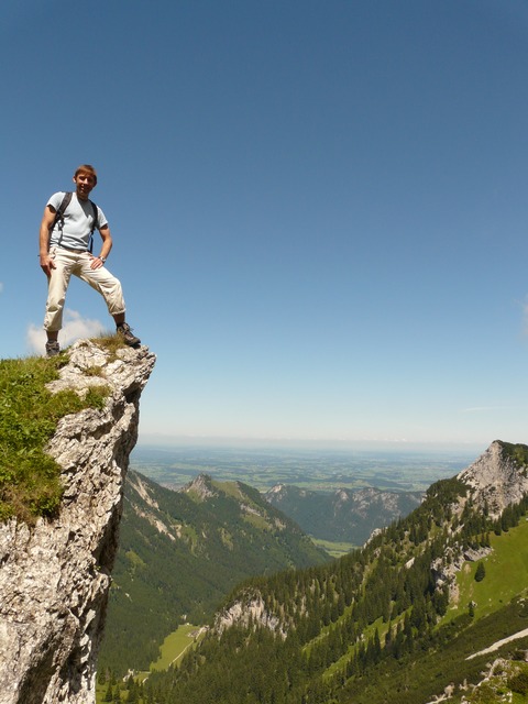 Image by Hans Braxmeier from Pixabay