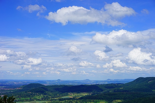 Image by Hans Braxmeier from Pixabay