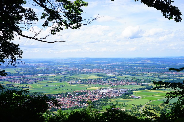 Image by Hans Braxmeier from Pixabay