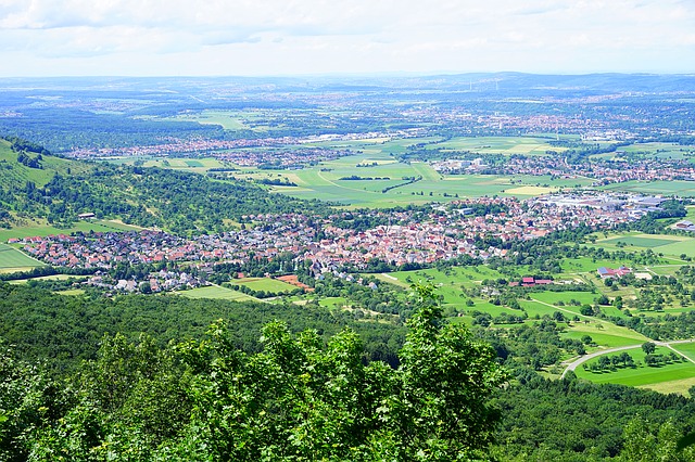 Image by Hans Braxmeier from Pixabay