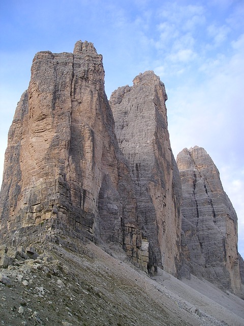 Image by Simon Steinberger from Pixabay
